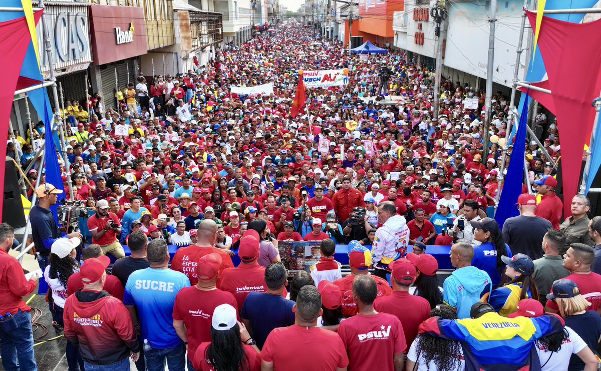 CUMANÁ Estado Sucre 🚩 Pueblo valiente, leal y comprometido ❤️🥰 Hermosa movilización en apoyo al candidato de la paz, de la lealtad y el amor, el presidente Nicolás Maduro. @PdoPsuvSucre #MaduroSeLasSabeTodas