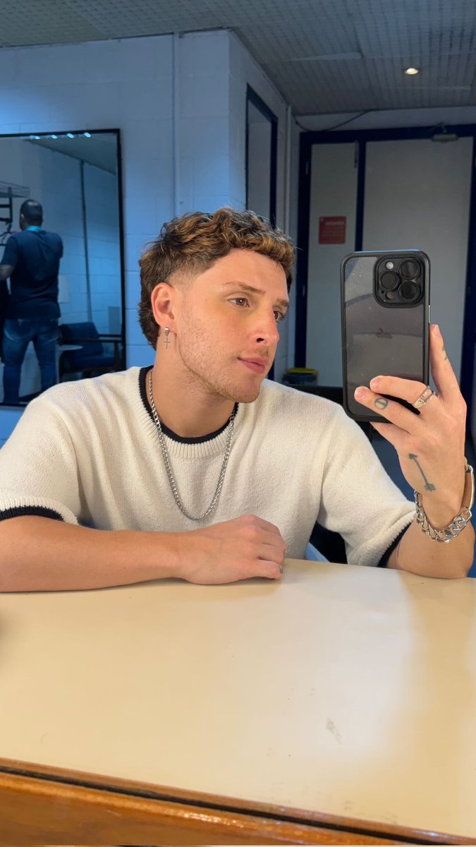 jubs ama hollanov. ✨ tweet media