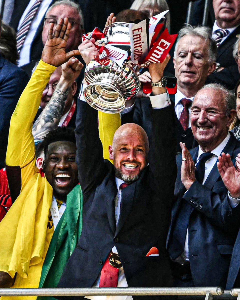 FabrizioRomano's tweet image. ❗️ Ten Hag: “When I took over, it was a mess at United”.

“The team’s winning trophies and playing to an identity… but you need the players to be available”.

“In last decade there were not so many finals, not so many trophies for this club, not so many young talents through”.