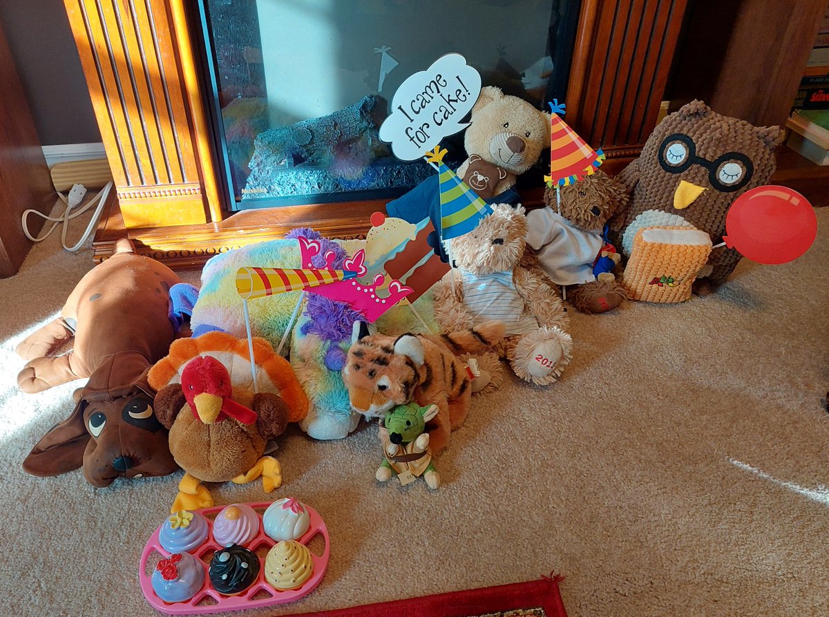 Hello everyone and welcome to #PuppyBookClub! Tonight is very special because it is my Aunt Sara's @seaster birthday!!🥳🎂 We celebrated today and I invited some special pals to join us tonight! Before we read tonight's selection, I want to share some big Aunt Sara news! 1/10