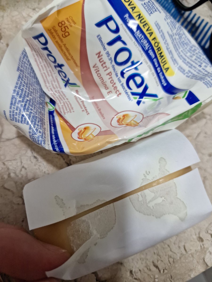antoniomorais31's tweet photo. @ProtexBrasil pq diabos vocês colocam esse papel para grudar no sabonete? https://t.co/D2hsMIqyxM