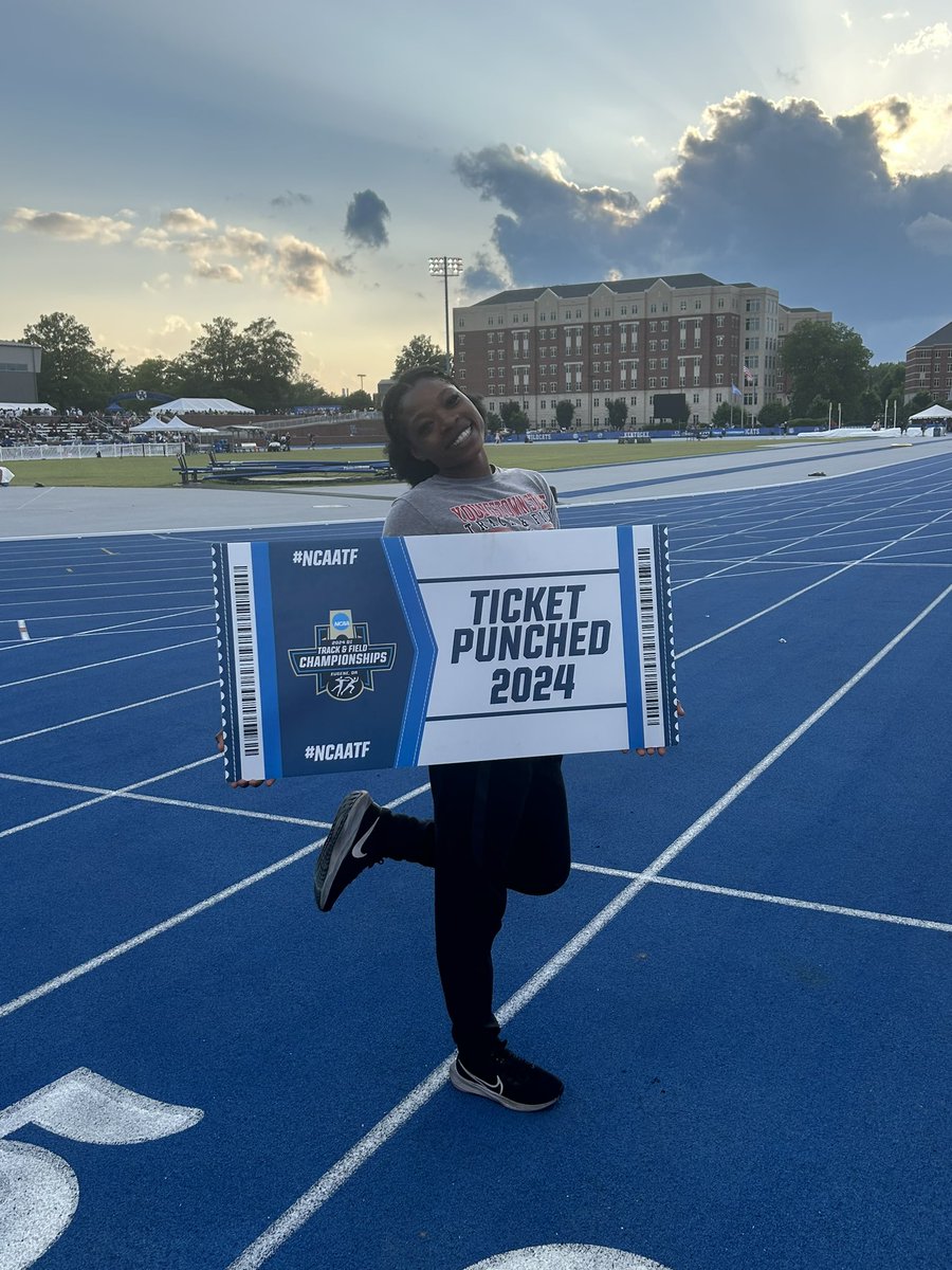 YSUTrackFieldXC's tweet photo. TICKET PUNCHED!!

Esther Solarin is off to Oregon! 😃

#GoGuins 🐧// #FlyWithTheY 🤘 https://t.co/t2qhyF8zxY