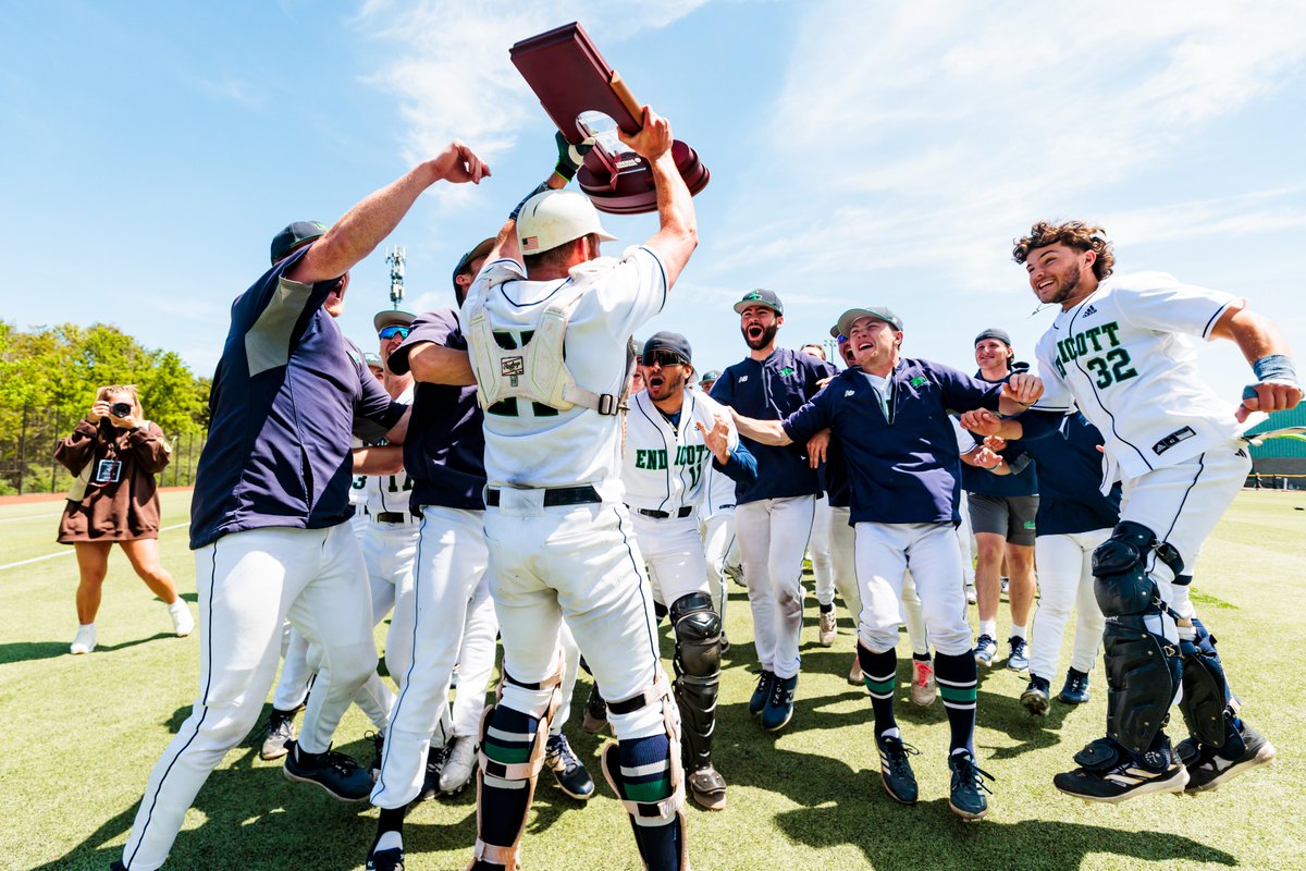 'Just pure joy right now' Coach Haley summed up best after @EndicottBASE defeated Johns Hopkins, 5-2, earlier today to secure a spot in the College World Series @PhilStacey_SN (Salem News) w/ full coverage ↙️ tinyurl.com/5882a27b