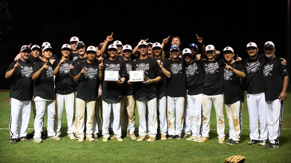 DomHighBaseball's tweet photo. What a game, what an evening! We are the 2024 Dulles District Regular Season &amp; Tournament Champions! Proud of this team, staff, and community! Thanks to everyone for making Titan Park electric last night! #dombats #champions #family ⚫️⚪️💪👍🏆
@DominionLcps @TitanAthletics2 https://t.co/tAB9ZtXpm6
