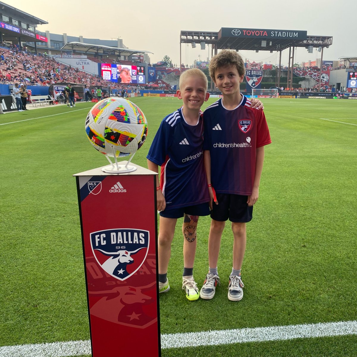 We welcome our Honorary Captain of the Match pres. by @childrens, Oliver! Oliver is an avid soccer player who hopes to one day play professionally for FC Dallas!