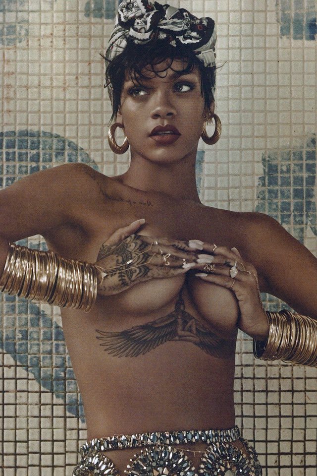 this picture of rihanna is breathtaking