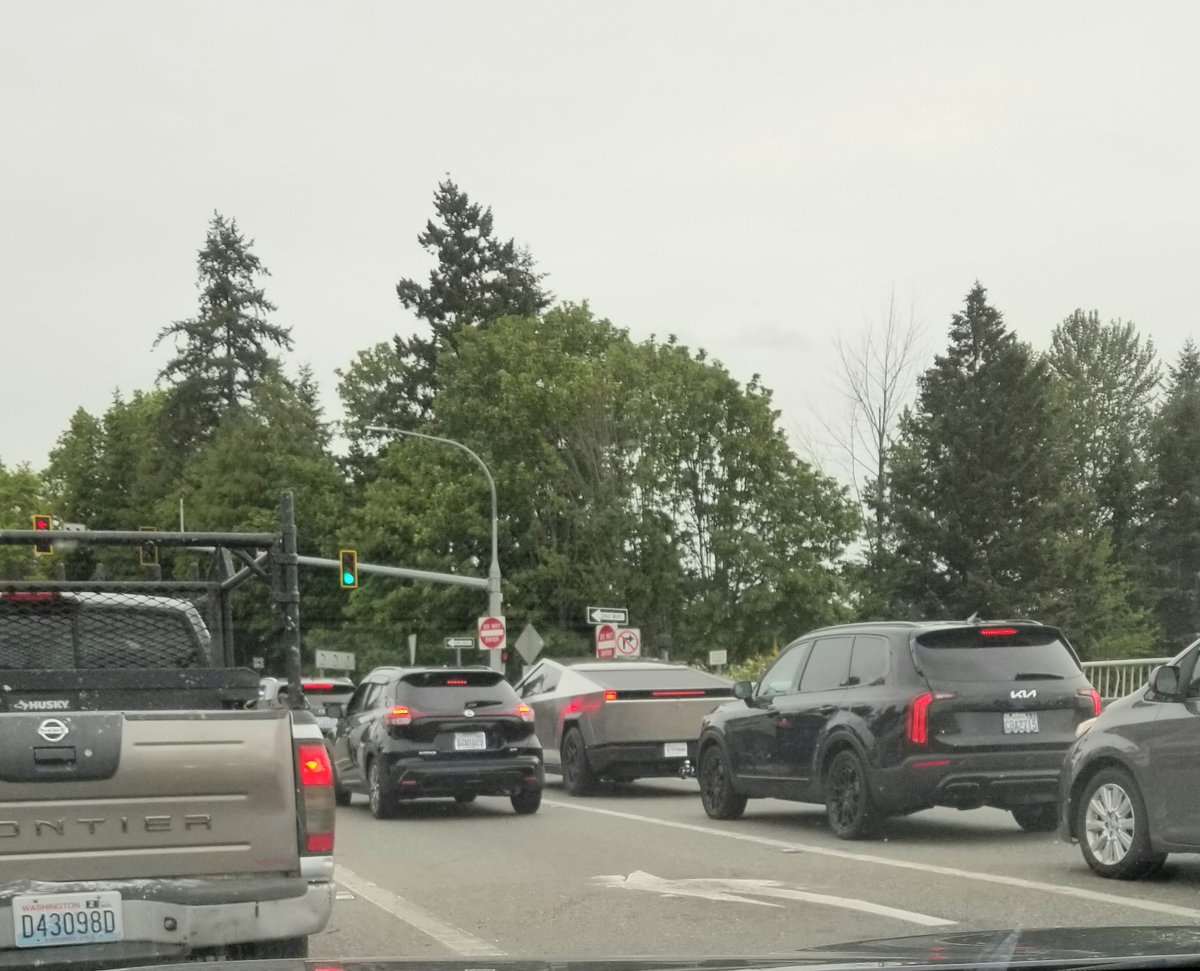 Everett, Washington mid-day traffic #Cybertruck