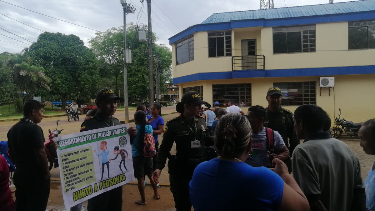 PoliciaVaupes's tweet image. El grupo de educación y prevención ciudadana sigue intensificando campañas  contra la violencia intrafamiliar, Hurto, lesiones personales, homicidio y el uso de las #Líneas 155,123,👮 Estamos muy atentos a brindar una respuesta oportuna y efectiva. #SiemprePresentes #DiosYPatria