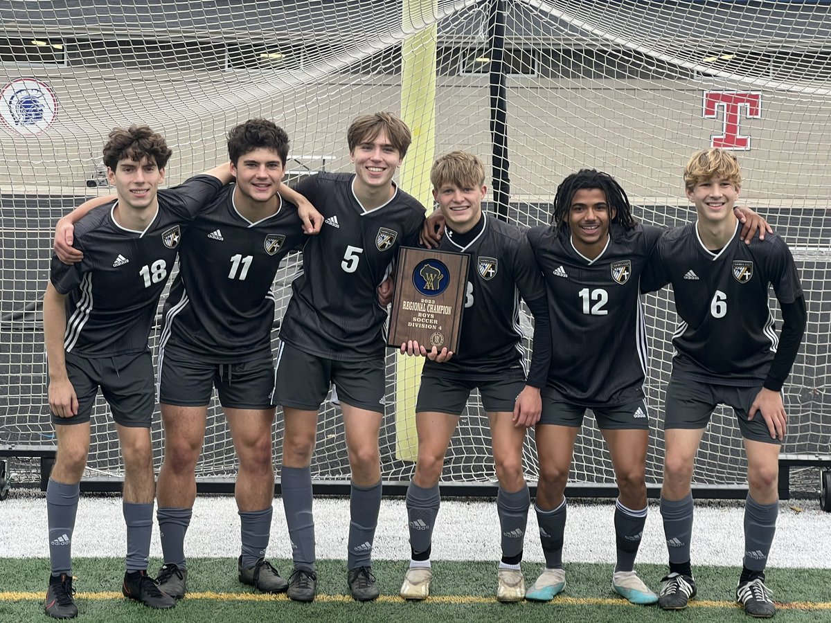 ShorelandSoccer's tweet photo. 🎉🎓 Congratulations to our senior ⚽️ players on their graduation day! 👏 You've achieved the goals of our program and we encourage you to keep striving for excellence in all your future endeavors. 🌟🚀 #onceapaceralwaysapacer #ConquerWithin https://t.co/fTUAhdcS5o