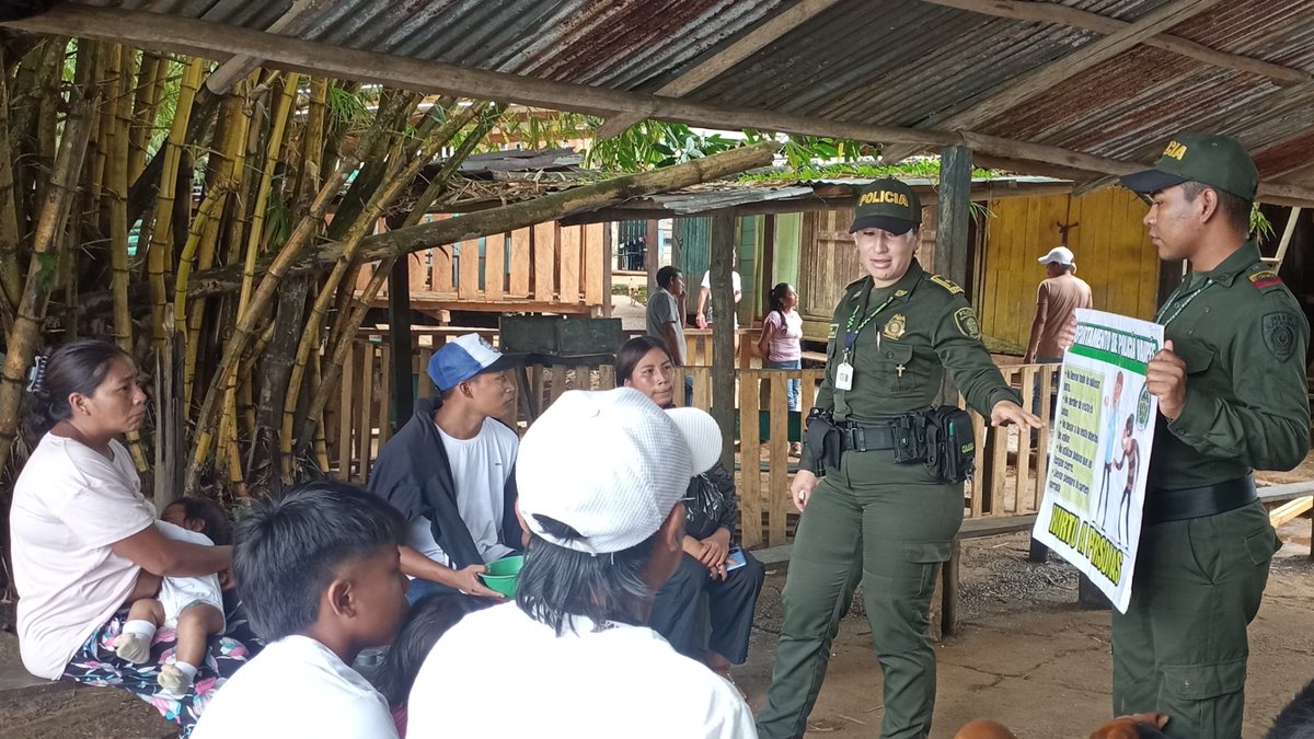 PoliciaVaupes's tweet image. El grupo de educación y prevención ciudadana sigue intensificando campañas  contra la violencia intrafamiliar, Hurto, lesiones personales, homicidio y el uso de las #Líneas 155,123,👮 Estamos muy atentos a brindar una respuesta oportuna y efectiva. #SiemprePresentes #DiosYPatria