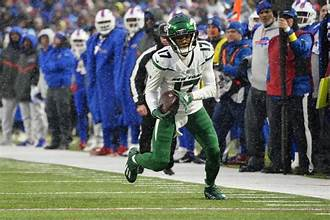NicolesChoice1's tweet photo. @woodyjohnson4 @GarrettWilson_V WOWZA!! Hey there @woodyjohnson4 and @GarrettWilson_V , Happy Memorial Day weekend! :) This TX mom and teacher would love to win a new G5 Garrett Wilson V signed jersey!! Tagging @RatiyeJ
@iSandraChesney @CindyStacey1 @foxbrains
@JenM1228 @Pebblesdz @CRITTERRANCH
#Footballin https://t.co/vfVuWSlaDK
