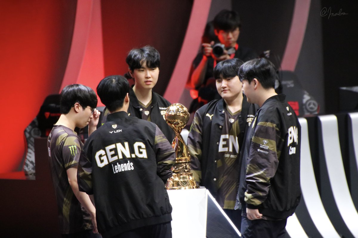 1nabq's tweet photo. 20240519 MSI2024 Finals

🐸👉🏻         🐵
🐸 🐵

#Kiin #기인 
#Canyon #캐니언 
#Chovy #쵸비 
#Peyz #페이즈 
#Lehends #리헨즈 https://t.co/93O5943mhz