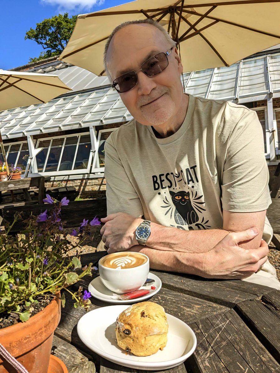 The sun came out again! To celebrate this rarity, we hurried to one of our favourite coffee spots and indulged in coffee and, of course, legendary scones! #coffee #scones