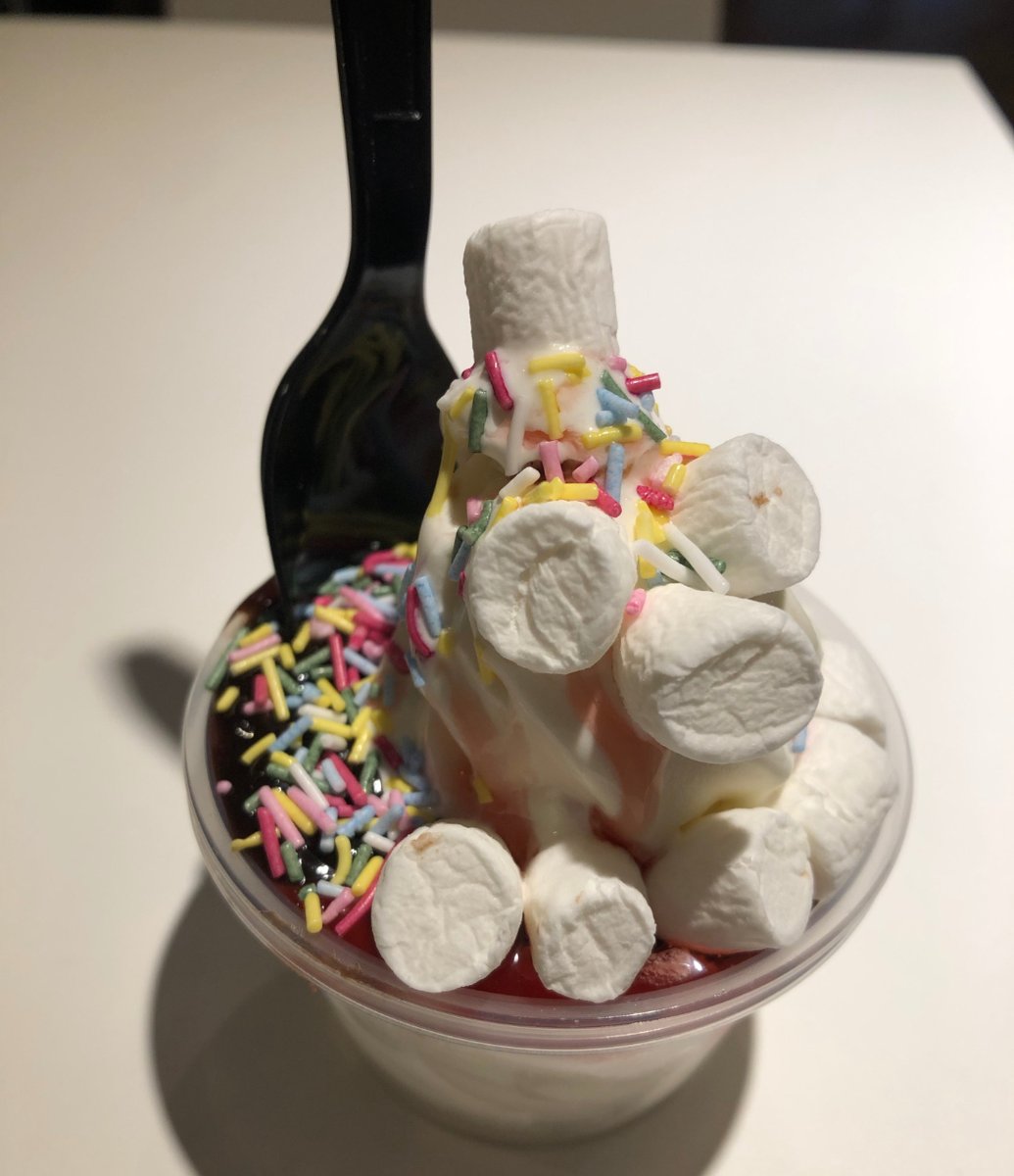thepjwhiteley's tweet photo. Ice cream yoghurt + toppings = pure happiness in a cup! What flavours and toppings are you craving today?
#BlossomBeyondBorders #VIPDays #TheJoysofAging #TheCloakOfInvisibility #AgingDisgracefullyWithLadyP #SweetDelights https://t.co/NSoSdQAH7G