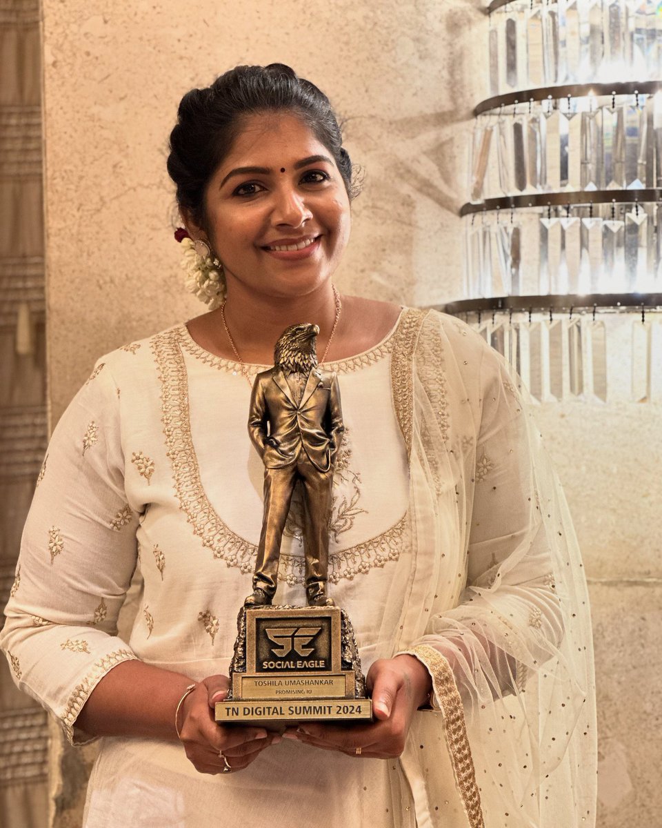 Incredible talent #ToshilaUmashankar has bagged a promising Radio Jockey Award at #TNDigitalSummit2024 Congratulations on her monumental winning of the award and her path as an inspiration to young RJs #RadioJockey @SocialEagleOff @ToshiTalks @digitallynow