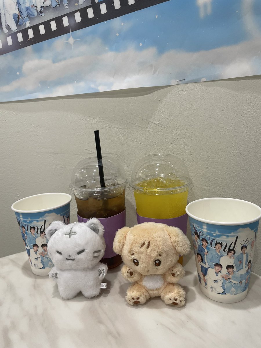 quokka__S2's tweet photo. 📍카페별하

남포에도 데뷔 카페가 있어서 너무 좋았어요-!!
이쁘게 꾸며져 있고 티비에 영상들이 계속 나와서 눈호강 계속 했습니당
포토존에서 사진도 열심히 찍었는데 진짜 이쁘게 나와요~ 열어주셔서 너무 감사합니다🩷

#SVT_SECOND_TO_NONE
#세븐틴의_지휘에_맞취_캐럿들은_함께_연주할게 https://t.co/GybhDnMR62