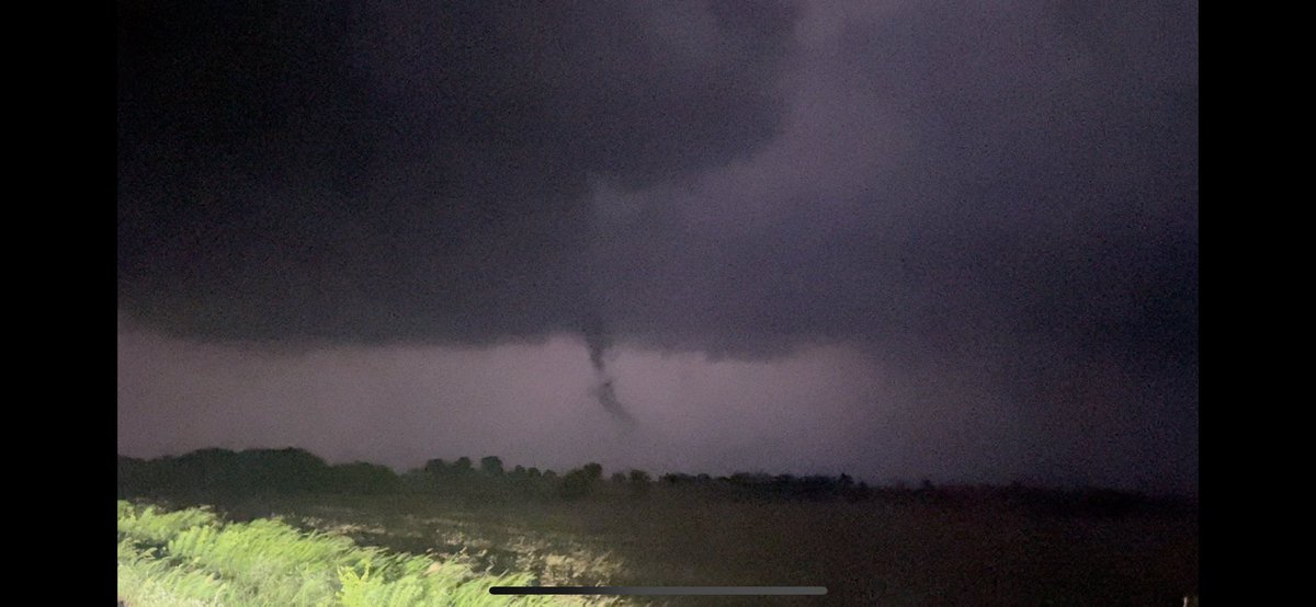 jessemccoyA's tweet photo. Just south of Lone Oak Rd as the tornado passed. 
@TxStormChasers @NWSFortWorth @DallasTexasTV @DFWscanner @DentonScanner @ReedTimmerUSA @Jeff_Piotrowski https://t.co/pIRMHpl840