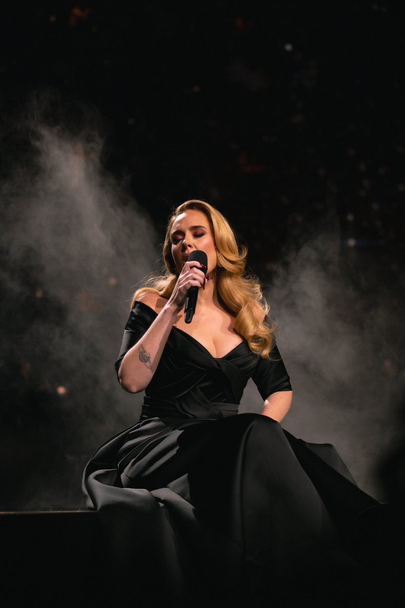 Adele tweet media