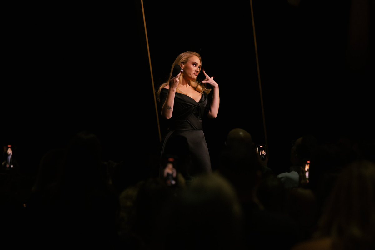 Adele tweet media