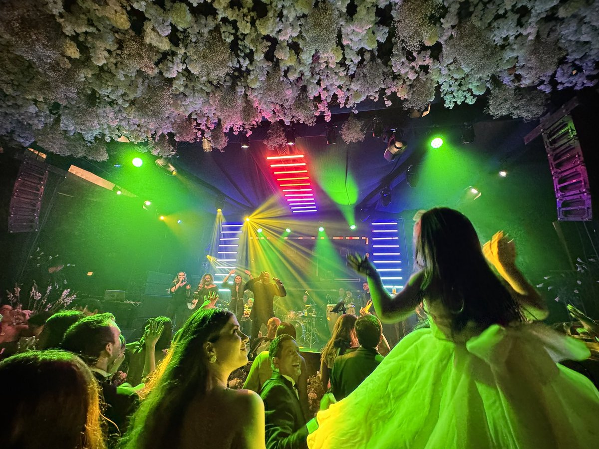 ¡En “La Fantástica” te canta 𝐂𝐇𝐀𝐓𝐄𝐋𝐋𝐀! Felicidades a los novios #CristyCarlos 🤵🏻💍👰🏼‍♀️ #SeguimosGozandoVaya⚡️ ¡𝘼𝙦𝙪í 𝙩𝙚 𝙘𝙖𝙣𝙩𝙖 𝘾𝙃𝘼𝙏𝙀𝙇𝙇𝘼! #Chatella #2024 #Cartagena #TeamChatella #Tropilatino #Colombia #MusicLive #LiveMusic #ShowPrivado #WeddingPlanner