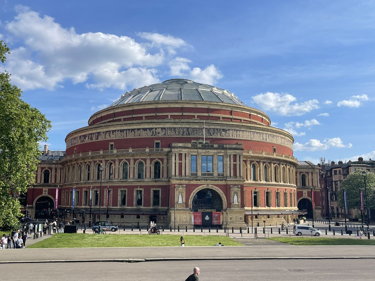 Loral Icewines tweet media