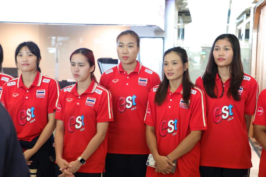 dailymirrorthai's tweet photo. วอลเลย์บอลหญิงไทยออกเดินทางสู่เกาะมาเก๊าเพื่อลงแช่งขัน VNL 2024 สนาม 2 #วอลเลย์บอลหญิง https://t.co/Bpy2ILwWBx