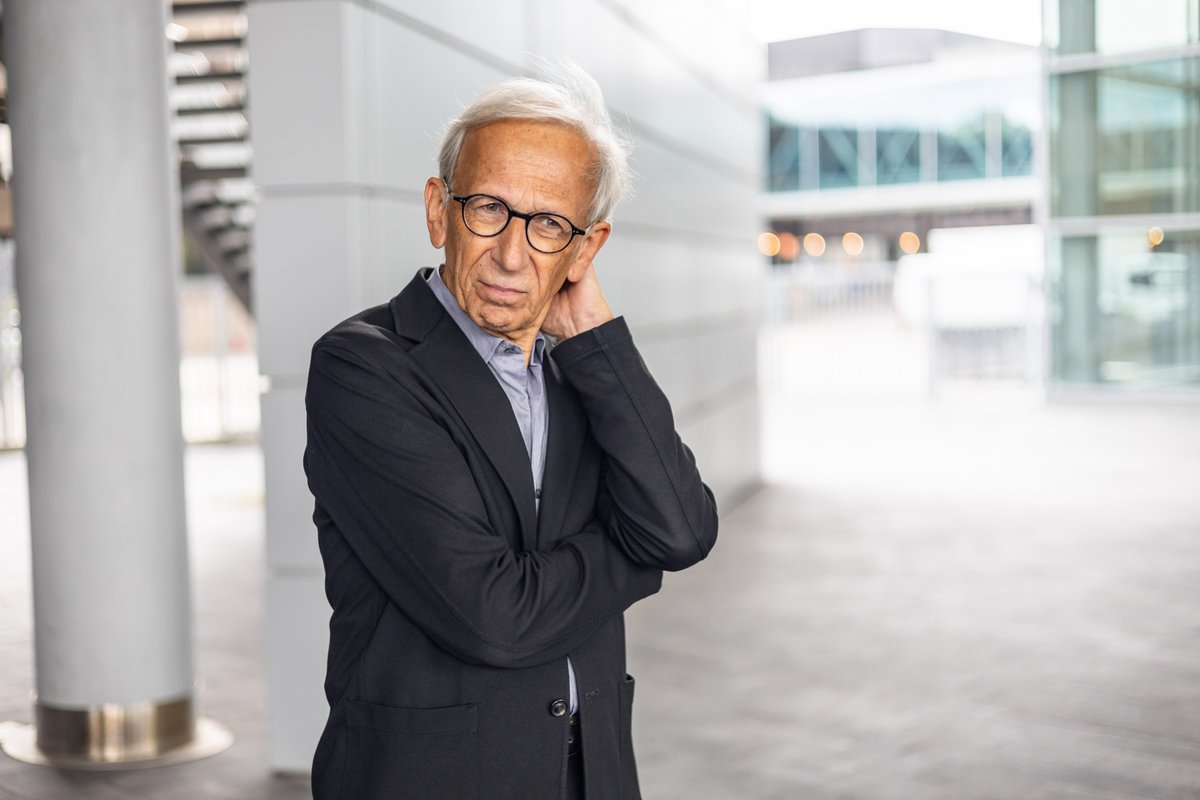 Da braut sich was zusammen: Eine Apothekenreform, die uns vom Ministerium übergestülpt und als die Zukunftsperspektive für die Apotheke schmackhaft gemacht wird. Mehr in meinem lieben Tagebuch: bit.ly/4bD3tNB