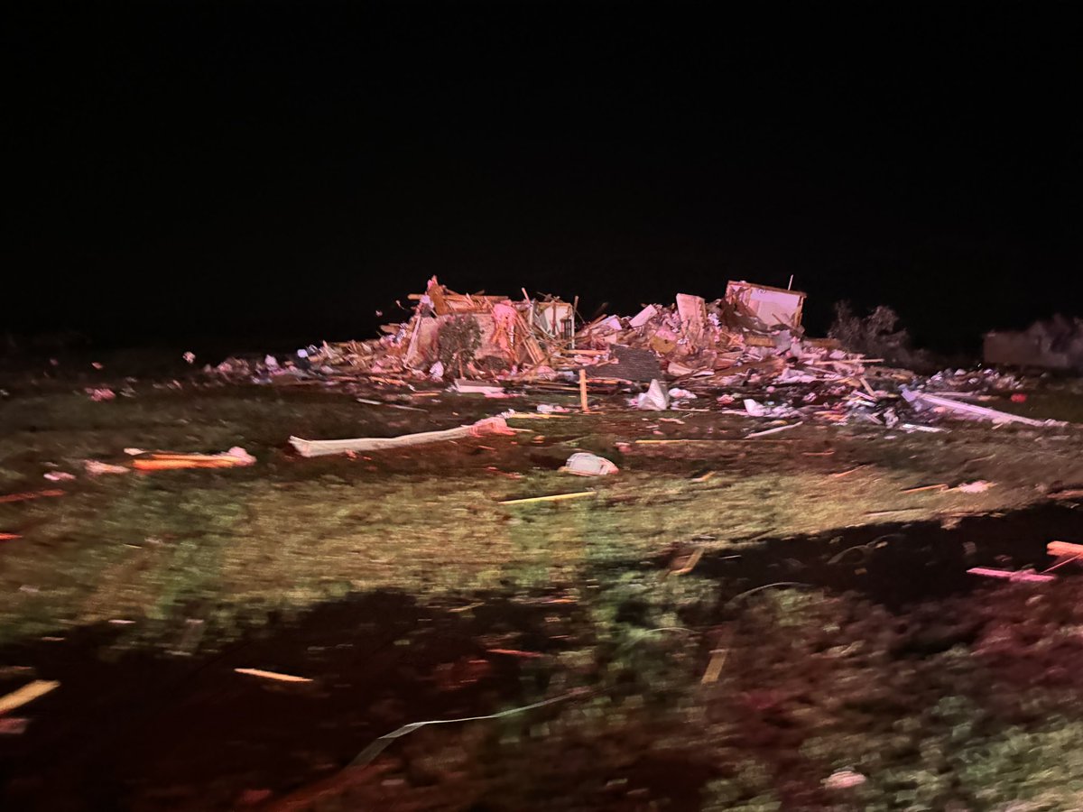 Heavy damage 2 miles northeast of Salina, TX @ryanhallyall @NWSFortWorth @SevereStudios