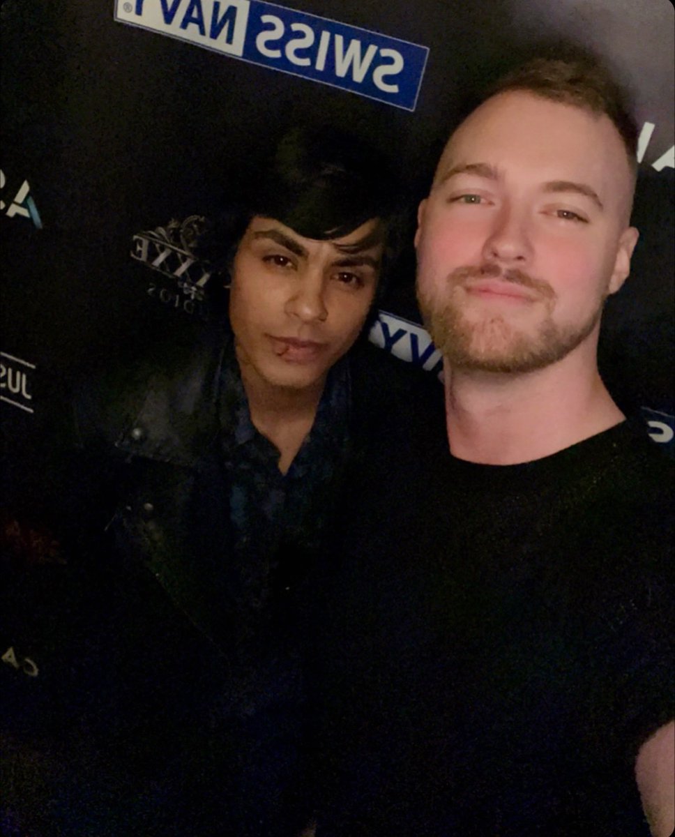 XXXanderJames's tweet photo. @Grabbys with @ZaynNick94 🌃🩵 https://t.co/CjHR7wllTP