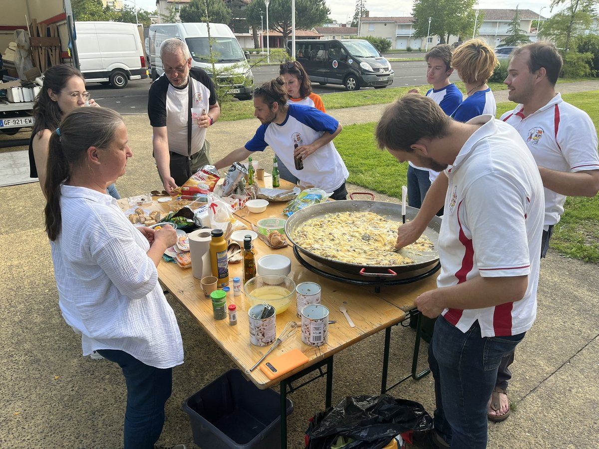 GifasOfficiel's tweet image. Finale nationale du #RocketryChallenge 2024 à #Biscarrosse : c’est aujourd’hui ! Après des mois d’intense préparation, des ateliers, une journée de lancements… sur plus de 40 équipes, seules 5 restent en compétition. Dans la bonne humeur. #Rocketry #MiniFusées #Espace #Jeunesse