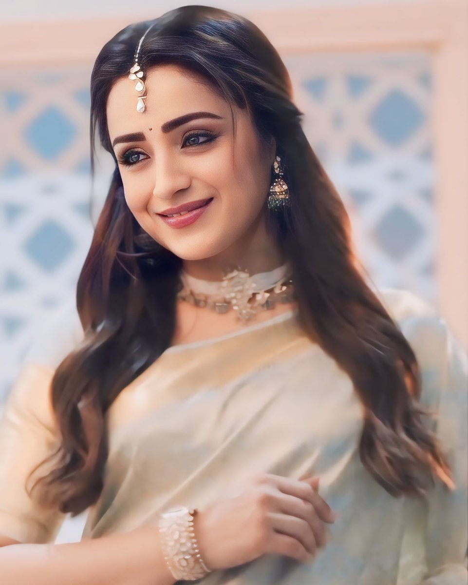 trishagraphy's tweet photo. As Trisha celebrates her 41st birthday, her charm only grows stronger 👑 💖
#TimelessCharm 🌟 #SouthQueen
#trisha #trishakrishnan #ps1 #ponniyinselvan #PS2 #leo #trishakrishnanfans #trishahot #southqueentrisha #trishagraphy #quotes #trishakrishna #trishafans https://t.co/CZpu8z97Ck