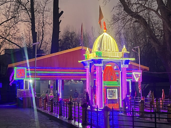 Do visit to Kheer Bhawani Temple🕉️ 
The Kheer Bhawani Temple in Kashmir is holy Shrine of Hindus dedicated to Goddess Ragnya Devi. The shrine is a cherished pilgrimage site known for its mystical spring.
#KashmirHeritage 
#WorldHeritageDay 
#kashmirtourism 
#kashmir 
#Kashmiryat