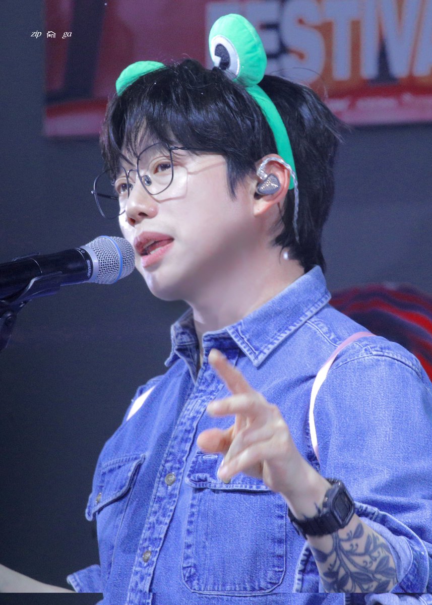 zip__ga's tweet photo. 240518 쇼츠쇼츠대작전
#10CM #십센치 #권정열

???: 나 개구리 닮았어여? https://t.co/2XyN6SaBPO