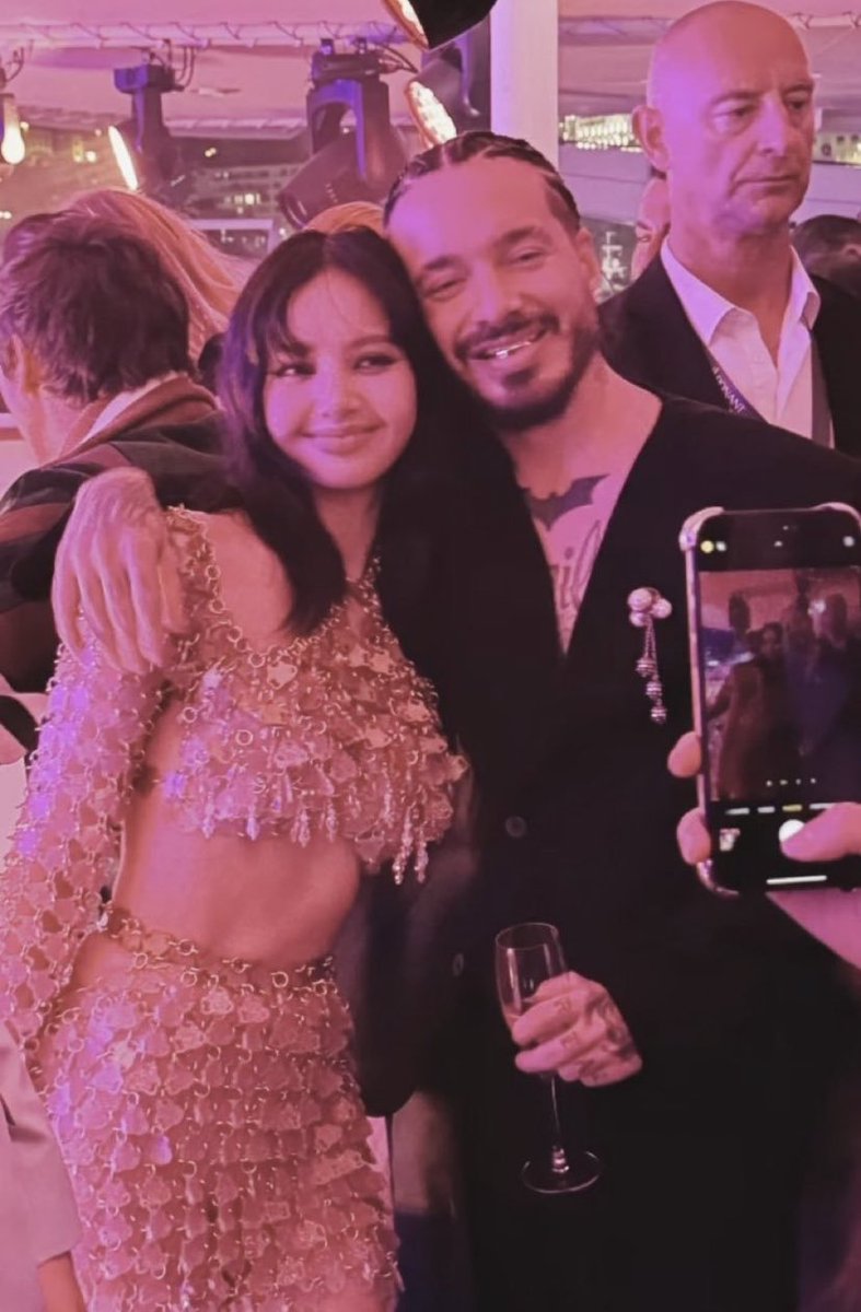 #LISA looks amazing with Columbian Singer 🇨🇴 J Balvin at Tag Heuer event in Monaco. CONGRATS LISA #MONEY1BILLIONVIEWS #리사 #LALISA #BLACKPINK #Kpop #LILIES