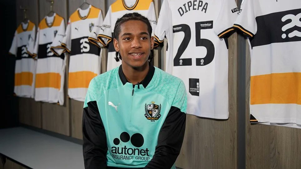 🚨 Manchester United are leading the race to sign Port Vale's exciting teenager Baylee Dipepa, who is also being tracked by Newcastle and West Ham. (Source: Mail on Sunday)