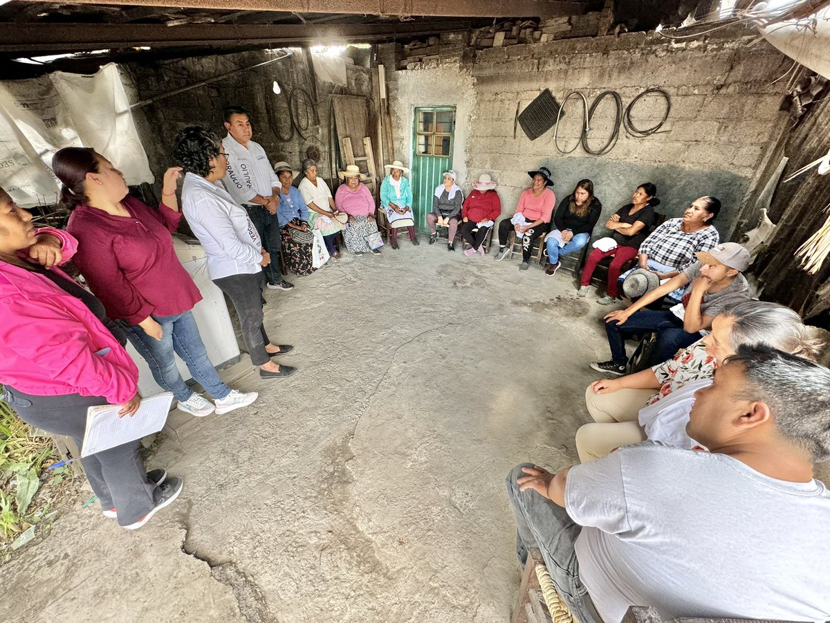 braulioalvarezj's tweet photo. #EsTiempo 
De ser empáticos y sensibilizarse con las necesidades de la gente.
Hoy visité los límites del #Distrito2Toluca donde veo muchas carencias que me hacen estar más comprometido a resolver sus dificultades.

#VotaPRI
#BraulioDiputado https://t.co/avDecll2fd