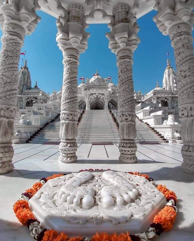 Such beauty carved in White. Where else but a Temple 😍