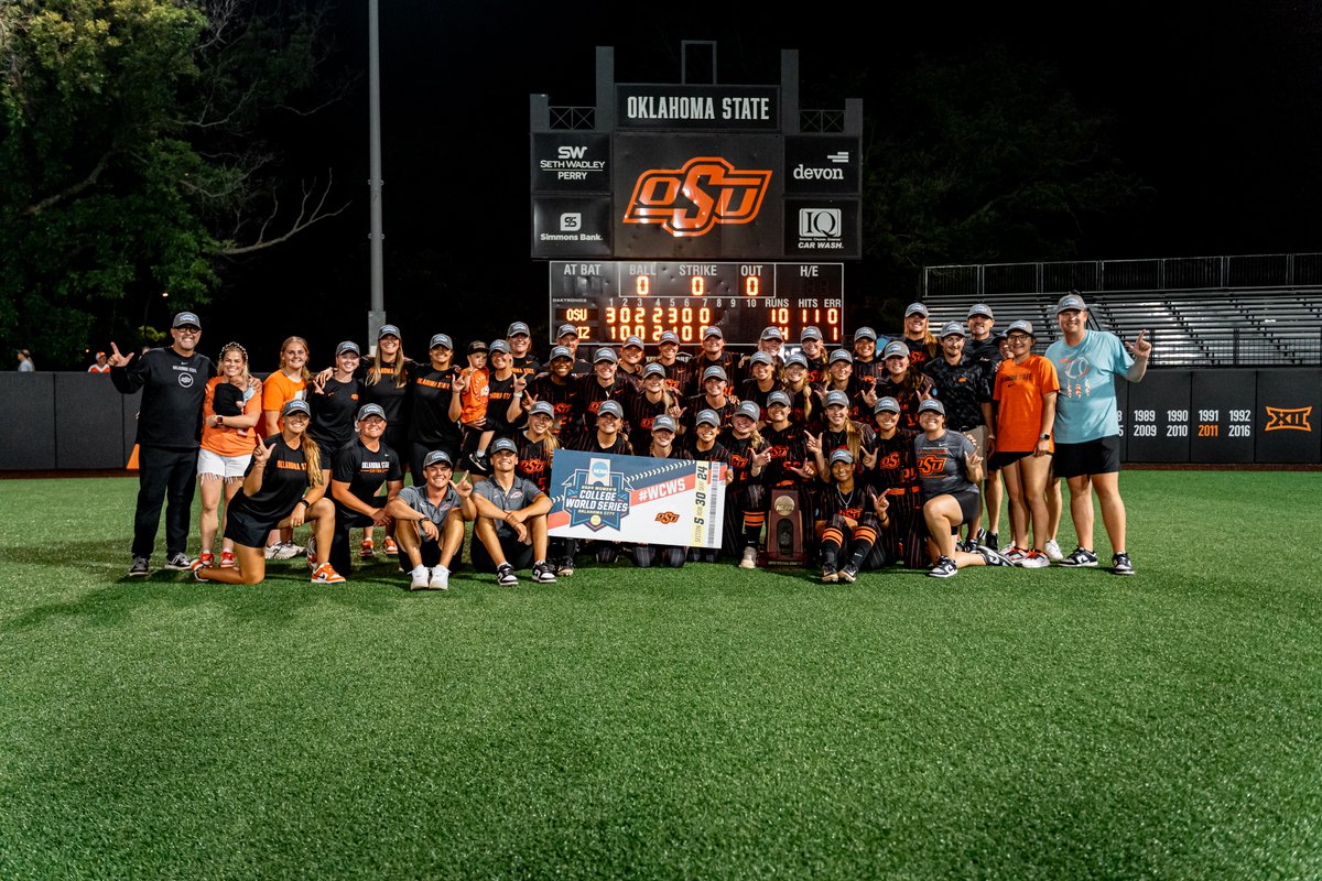 cowgirlsb's tweet photo. Good morning from your WCWS-bound Oklahoma State Cowgirls 🤠

#GoPokes | @NCAASoftball https://t.co/52dDrZvyx5