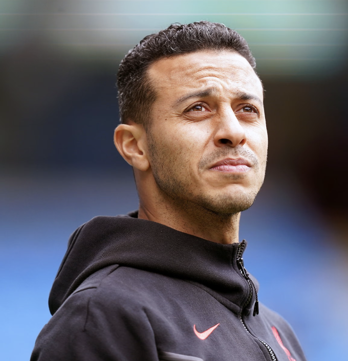 🚨 Barcelona have contacted Thiago Alcântara about becoming a player-assistant to new head coach Hansi Flick. (Source: AS)