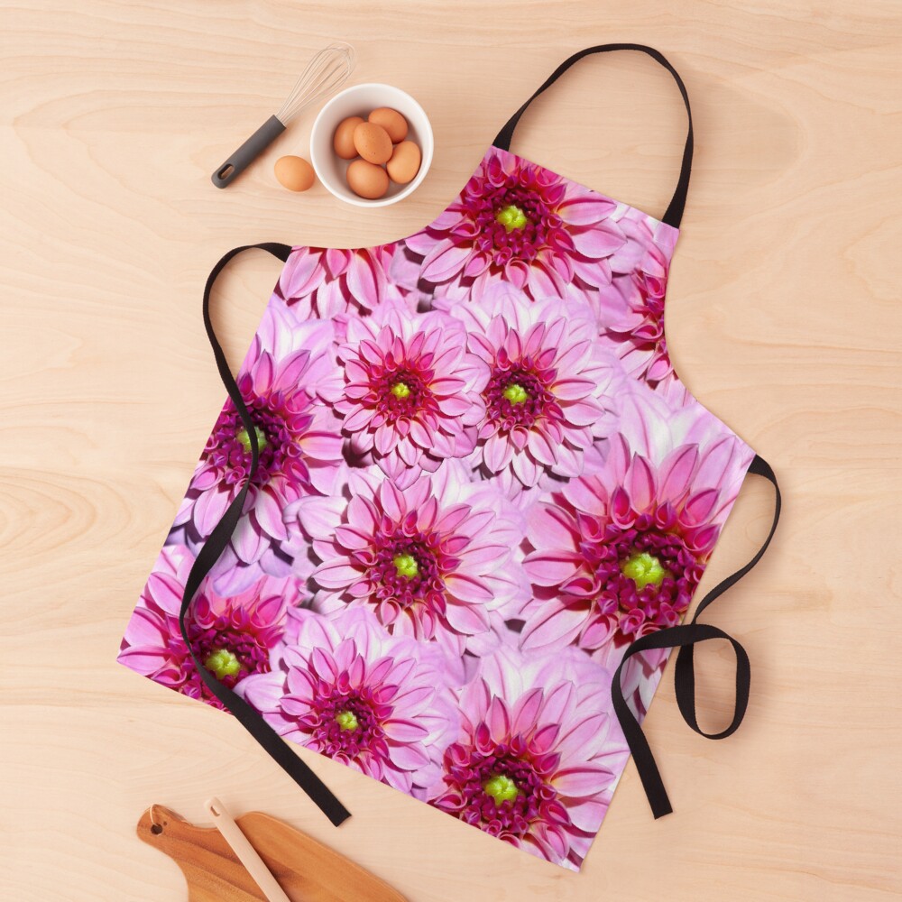 HurmerintaArt's tweet image. Forest Green Gingham Design, especially terrific on home decor and other textile. 
Or have a look at the dahlia design and seaview design.
#aprons
redbubble.com/i/apron/Forest… #findyourthing #redbubble