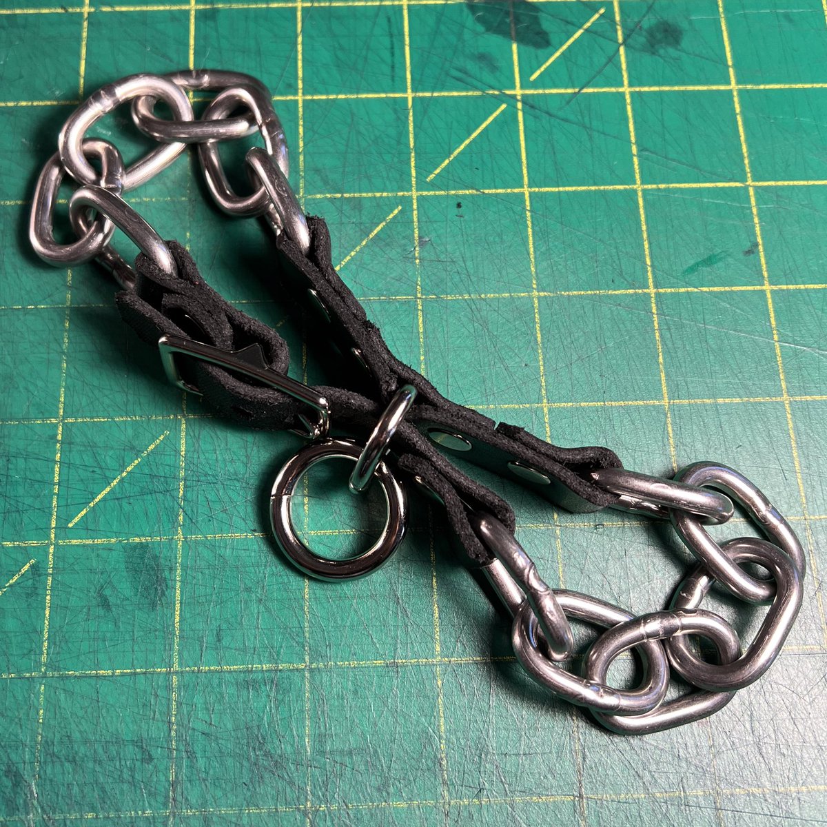 A chain collar that can be buckled backwards and used as a pair of wrist cuffs. Fits a 14'-15' neck and 6'-6 1/2' wrists.