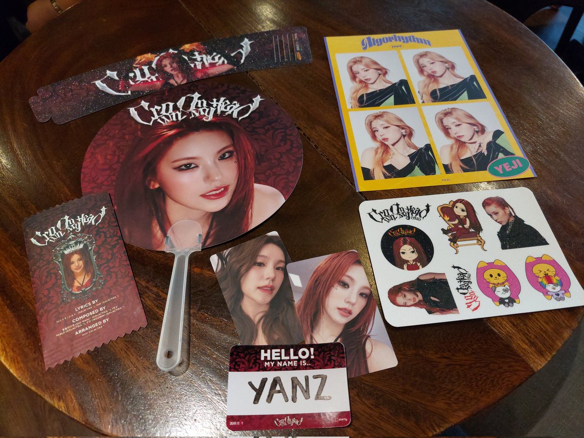 Happy to see some familiar faces again yesterday, sayang lang di nakapagpa-picture... 🥲 hope to see you all again next next Saturday and sana makapagpa-picture na haha! 😁 might donate Born To Be albums for raffle prize pala ulit~ 😉

#YEJI_CrownOnMyHeadCSE 👑 #DearITZYEvents