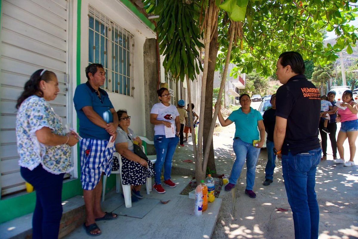humbertodiaz22's tweet photo. Reafirmando el compromiso con amigas y amigos de la Col. Santa Cruz Norte, me dio mucho gusto saludarles! ✌🏼🧡 https://t.co/r5gLvZZiDm