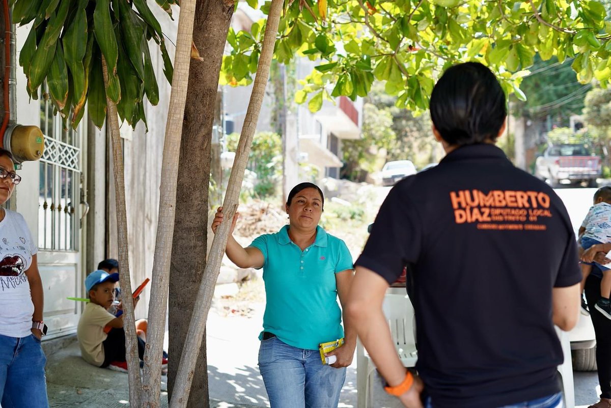 humbertodiaz22's tweet photo. Reafirmando el compromiso con amigas y amigos de la Col. Santa Cruz Norte, me dio mucho gusto saludarles! ✌🏼🧡 https://t.co/r5gLvZZiDm
