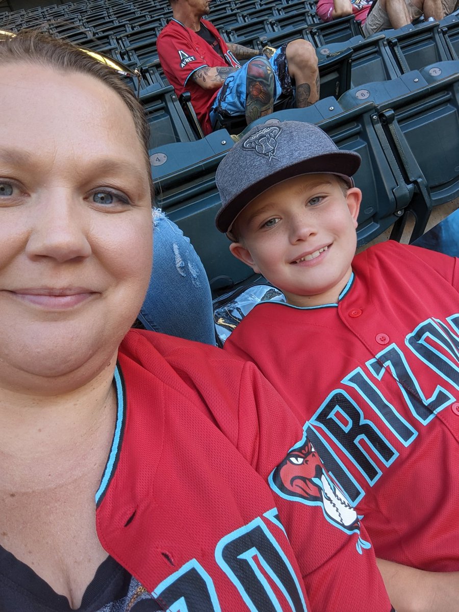 QueenBeaverAZ's tweet photo. Go Dbacks! #dbacks #whatafan https://t.co/Us0bj6X3Uo