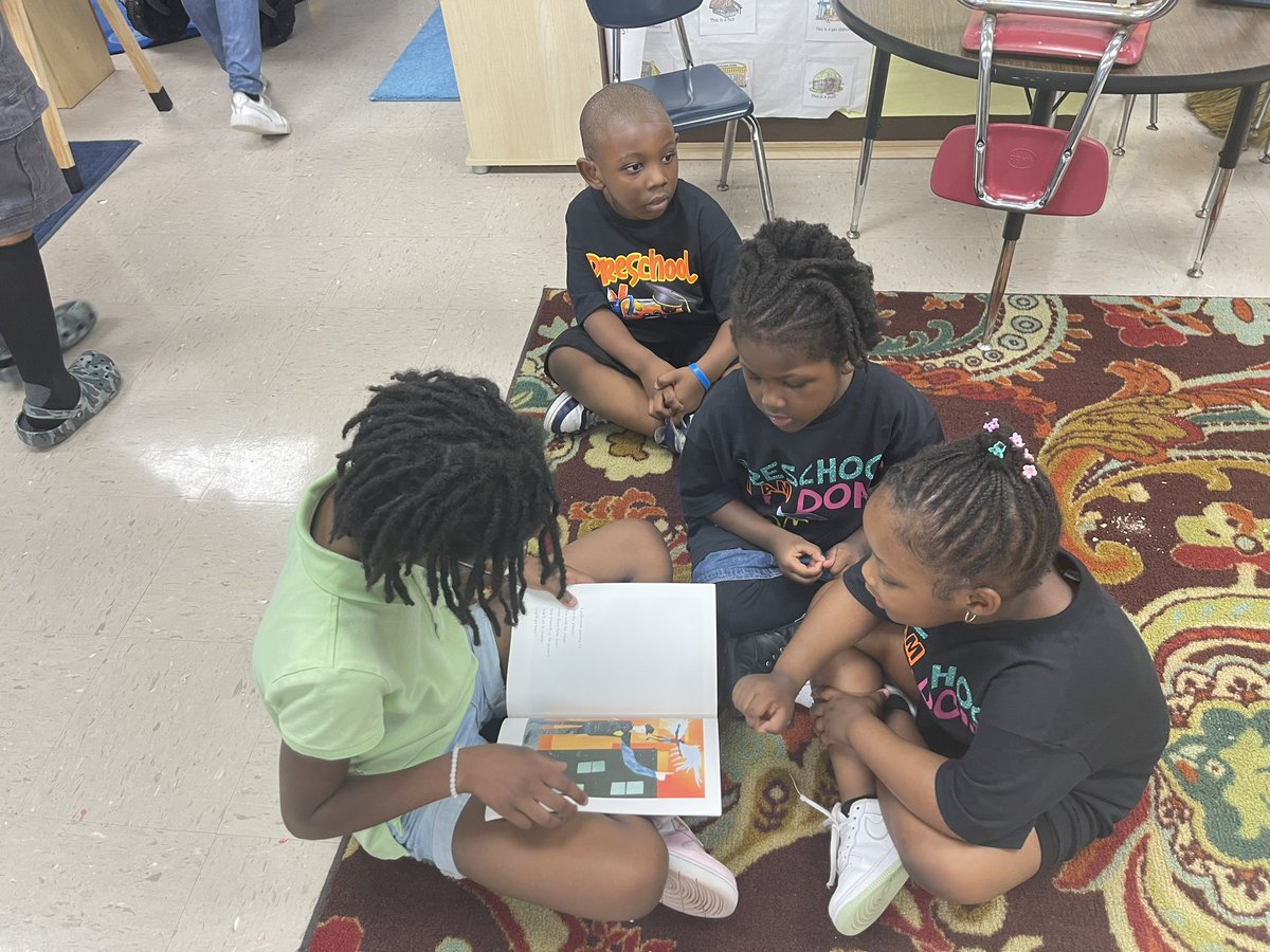 iamMisterMcKie's tweet photo. It’s cool to take the lead and just enjoy a good book! As part of our team’s “Give Back 2 Greenview Day,” (a community service event), our fifth graders took time to read to the little people in our school. @GreenviewElem @RichlandOne @TeachFloydTeach #FirstCrew https://t.co/9df5LqO6mZ