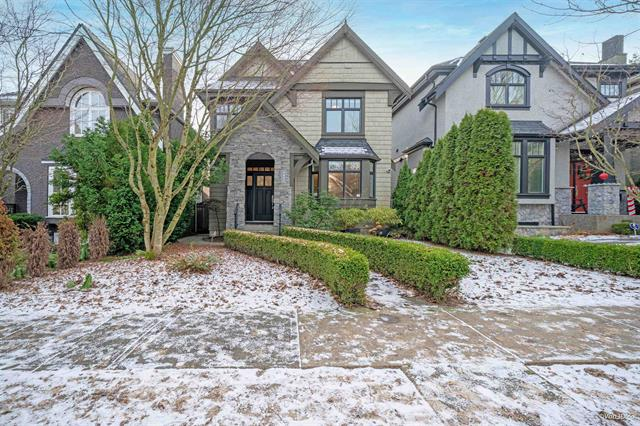 #VanRE $3,100,000. 2017 SOLD $3,330,000. Tax Assess $3,327,000. 'Point Grey immediate occupancy. Contemporary open floor plan with entertainment sized chef's kitchen & south facing fenced yard. 2nd floor features 3 spacious bedrooms' VIEW ALL SOLDS: vancouversutton.com/map-search.html