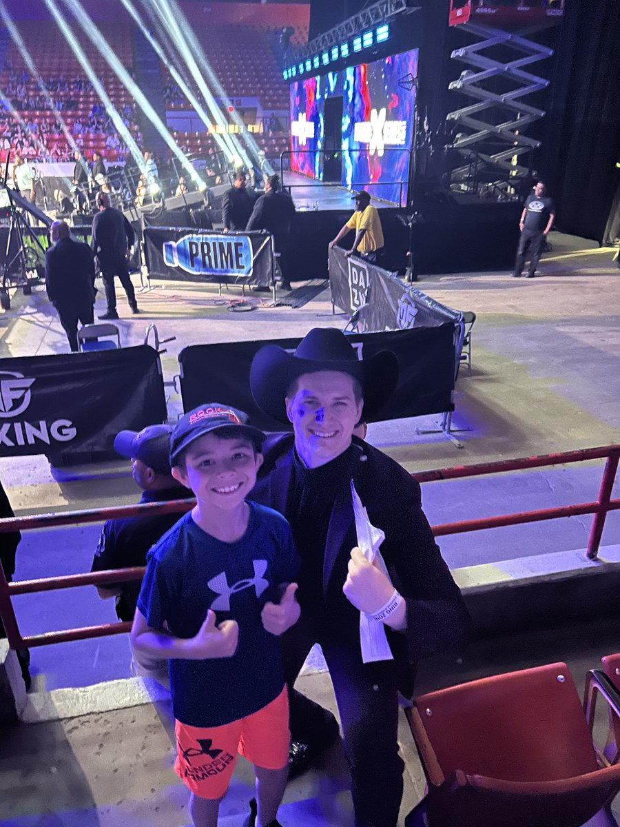 sigerzz's tweet photo. Shoutout to @BenTheBaneDavis for coming over to us and being so cool to my son! https://t.co/FDrcKmeqVp