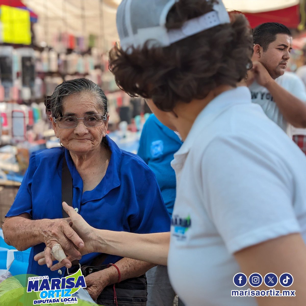 MarisaaOrtizMan's tweet photo. ¡JUNTOS CLARO QUE PODEMOS!🤩
En nuestro último sábado de campaña estuvimos recorriendo el Tianguis Las Hilamas 🤝
Muchas gracias a todos los comerciantes que me recibieron y se suman a mis propuestas✅
Este 2 de junio pintemos León de azul 🦁💙

#MarisaOrtiz #DistritoVI https://t.co/9xtxicWZ8Z