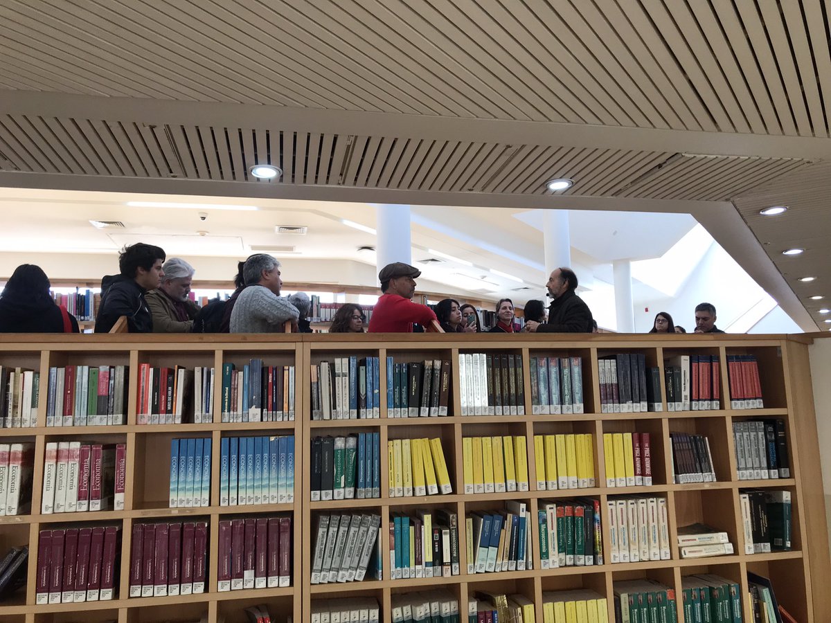 Hoy en la <a href="/UAI_CL/">UAI</a> celebrando el Día del Patrimonio con una conversación en <a href="/UAI_Bibliotecas/">Bibliotecas UAI</a> con José Cruz, arquitecto de los campus UAI, nuestra profesora <a href="/ValentinaRozas/">Valentina Rozas-Krause 🌳</a> y Lía Karmelic de <a href="/ArtesLiberalUAI/">Artes Liberales UAI</a>
